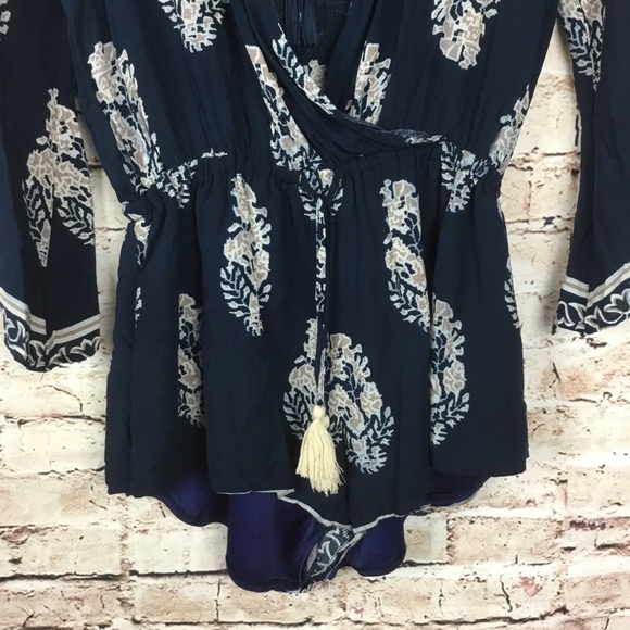 Reverse Floral Bell Sleeve Romper - Picture 2 of 6